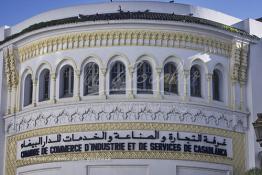 Image du Maroc Professionnelle de  La Chambre de Commerce et d'Industrie de Casablanca, qui abritait en son sein la Bourse de Casablanca, dispose d'une des façades les plus représentatives de l’architecture du début du XXème siècle, située sur le boulevard Mohamed V, l'un des plus anciens de "Casablanca". De nombreux architectes internationaux, et surtout des français, qui se sont inspirés des courants des Art Nouveau en vogue en Europe et particulièrement des Art Déco en y ajoutant des caractéristiques locales tel que, stucs, sculptures ou de zelliges, visible sur les façades des immeubles construits pour les colons à Casablanca, Dimanche 11 Janvier 2009. (Photo / Abdeljalil Bounhar) 